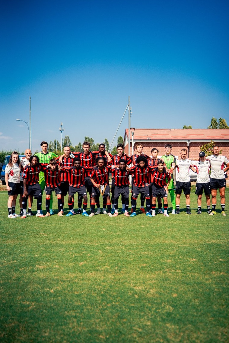 ogcnice's tweet photo. Nos jeunes U19 valeureux face à la Juve. 🤝