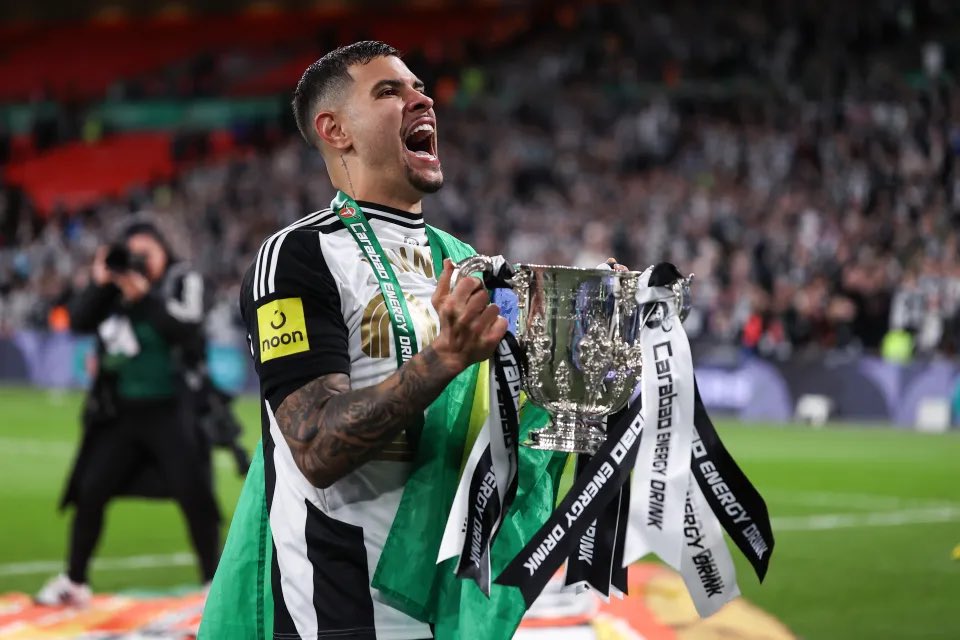 JaissleEra's tweet photo. 🤝Various sources claiming Bruno Guimaraes to #AFC is a matter of time after an £80M bid has been accepted.

⁉️ Sources close to #NUFC reiterating NOTHING has been agreed so far.

Extremely awkward transfer. Can’t help but think he’s completely tarnished his legacy here. Sad. https://t.co/88iwqB66ls