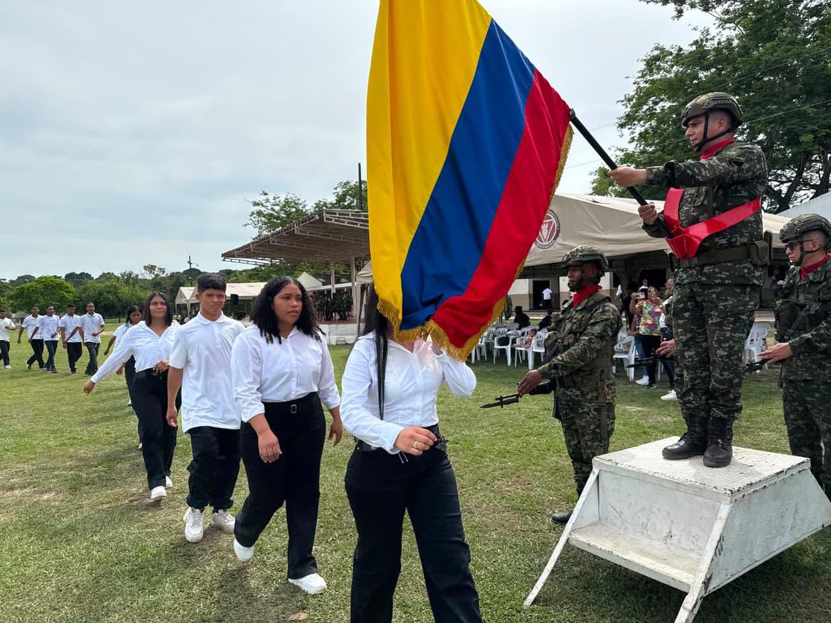 Ejercito_Div7's tweet photo. En la Guarnición Militar Guasimal, en Puerto Berrío, #Antioquia, se llevó a cabo la ceremonia de licenciamiento del primer y tercer contingente de 2025, en la que más de 170 hombres y mujeres de los diferentes batallones de la #Brigada14 culminaron con honor su servicio militar.

Durante la ceremonia también se realizó un reconocimiento especial a los soldados que se destacaron por su disciplina, liderazgo y entrega durante su permanencia en las institución.

#PatriaHonorLealtad #NuestroCompromisoEs🇨🇴