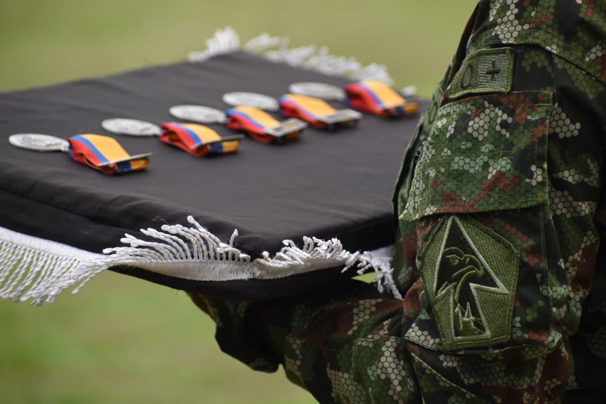 Ejercito_Div7's tweet photo. En la Guarnición Militar Guasimal, en Puerto Berrío, #Antioquia, se llevó a cabo la ceremonia de licenciamiento del primer y tercer contingente de 2025, en la que más de 170 hombres y mujeres de los diferentes batallones de la #Brigada14 culminaron con honor su servicio militar.

Durante la ceremonia también se realizó un reconocimiento especial a los soldados que se destacaron por su disciplina, liderazgo y entrega durante su permanencia en las institución.

#PatriaHonorLealtad #NuestroCompromisoEs🇨🇴