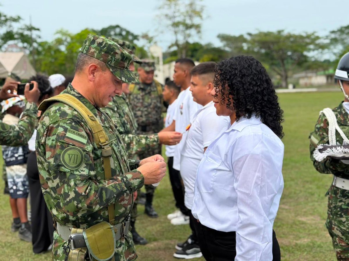 Ejercito_Div7's tweet photo. En la Guarnición Militar Guasimal, en Puerto Berrío, #Antioquia, se llevó a cabo la ceremonia de licenciamiento del primer y tercer contingente de 2025, en la que más de 170 hombres y mujeres de los diferentes batallones de la #Brigada14 culminaron con honor su servicio militar.

Durante la ceremonia también se realizó un reconocimiento especial a los soldados que se destacaron por su disciplina, liderazgo y entrega durante su permanencia en las institución.

#PatriaHonorLealtad #NuestroCompromisoEs🇨🇴