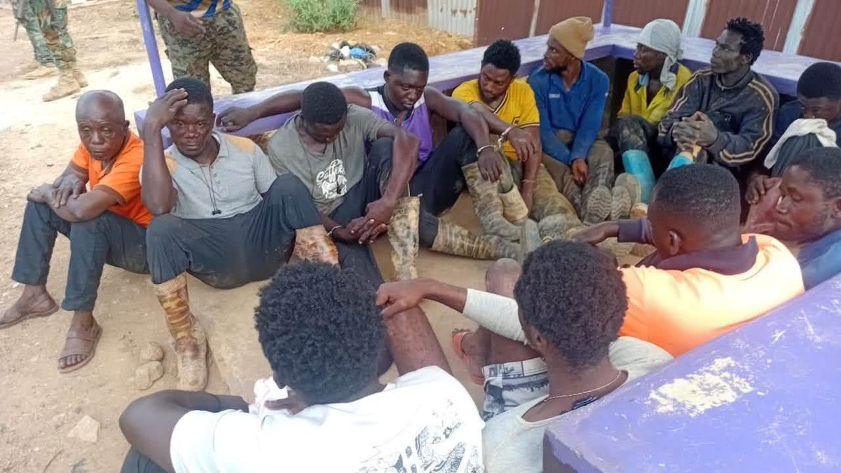 DrAmoakohene's tweet photo. Following a whistleblower report, a team comprising of NIAMOS, National Security, 4 BN and Obuasi Police arrested 15 suspected illegal miners, mining close to the Sanso Methodist Primary and JHS. Three (3) excavators were consfiscated and others destroyed. https://t.co/6MnYzJzaUb