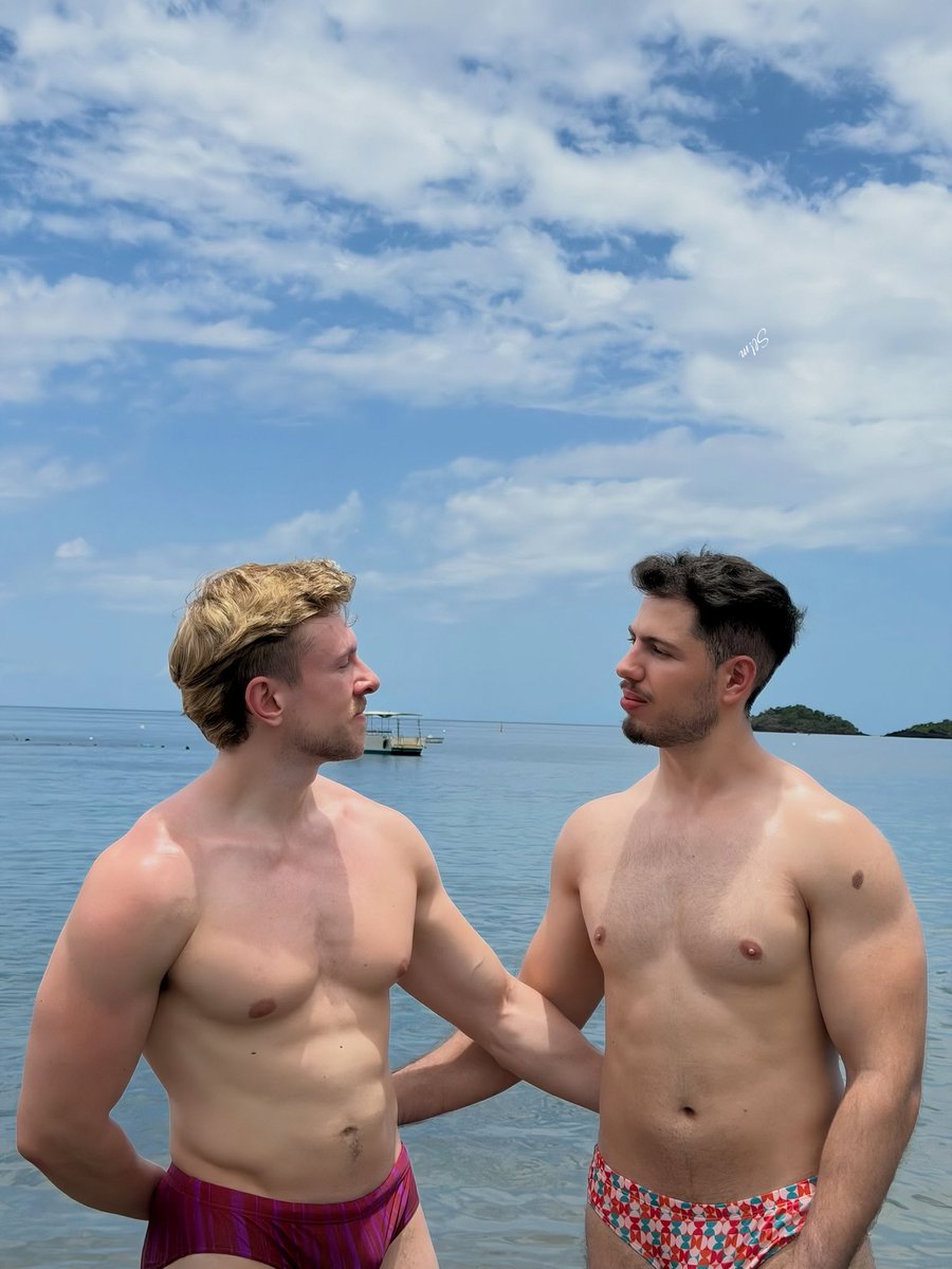 eyesme80's tweet photo. Just two little fish in their natural habitats.❤️🌊 https://t.co/k44lZI1LHR