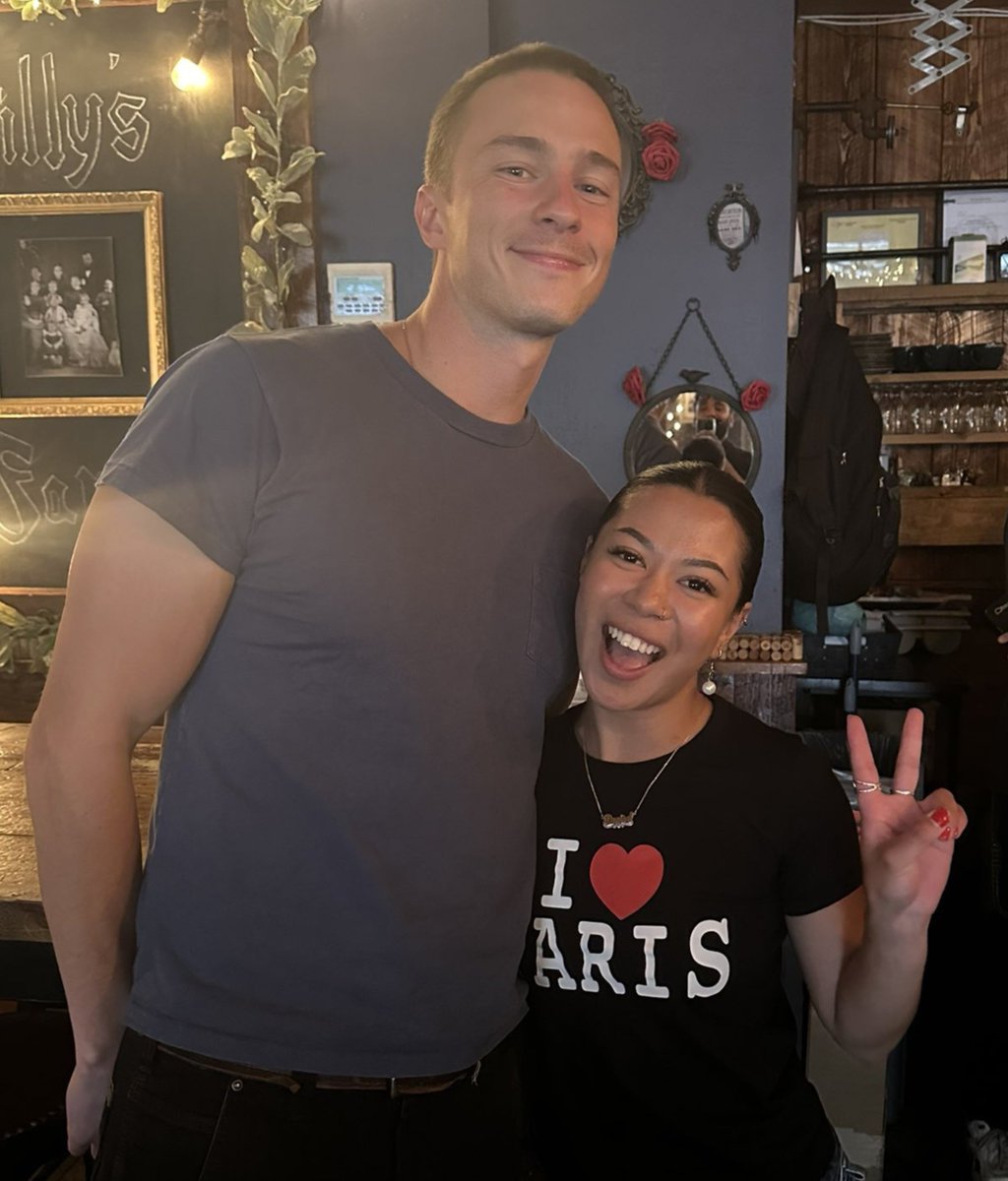 ghostinavenue_'s tweet photo. the height difference I want and deserve https://t.co/VDPPHnqPN6
