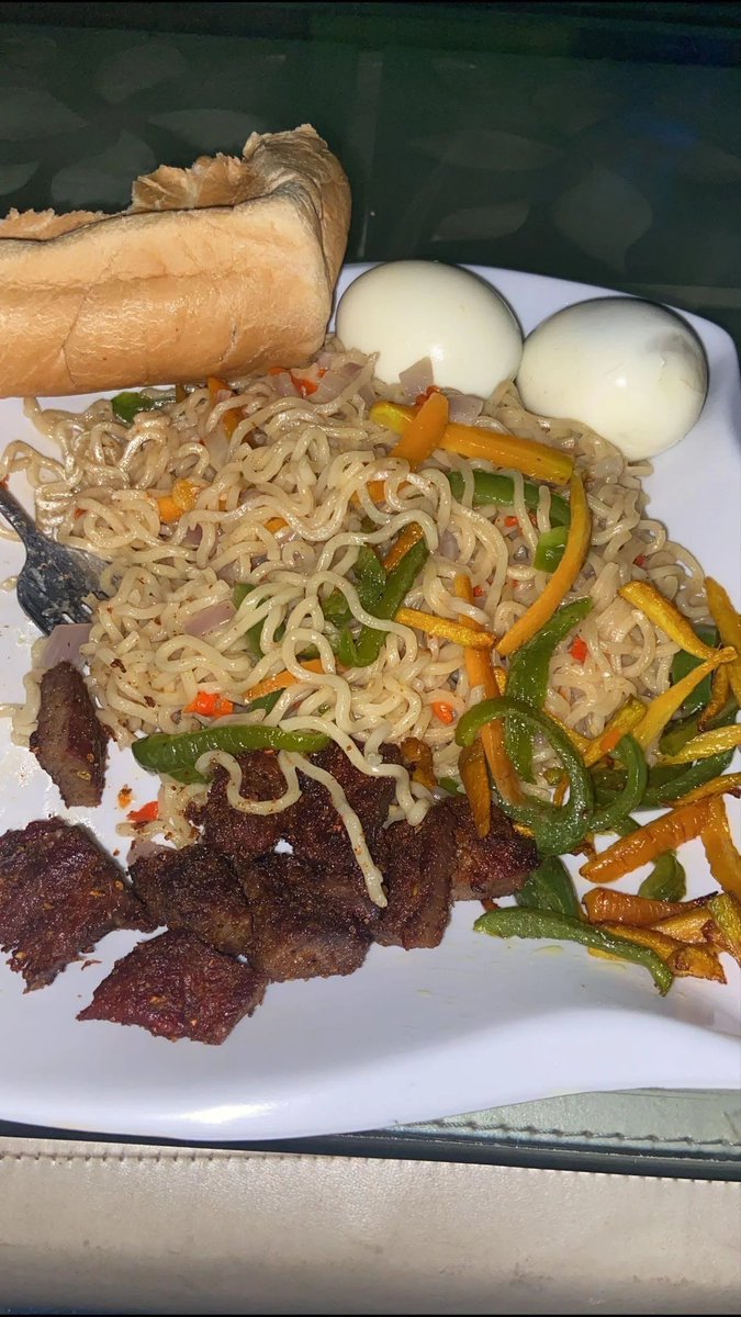 Jaybigsteppper's tweet photo. Noodles and bread is one of the most unhealthy foods Nigerians eat. https://t.co/BTGJGprOu3
