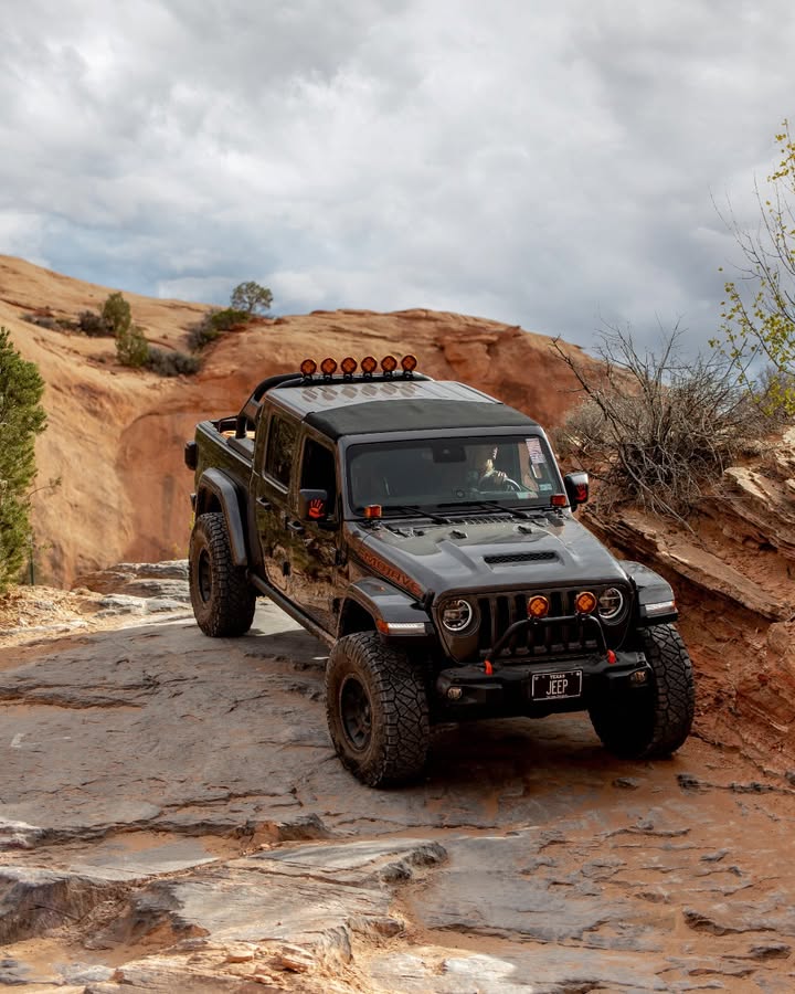 Quadratec's tweet photo. Where the pavement ends, our story begins 🚙@brandys_Garage 📷 @copperhead.photo https://t.co/nVTo62cMKQ