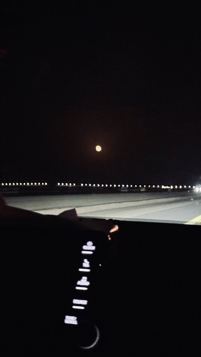 Al36eer's tweet photo. > *يقول الشاعر*
عمرنا ماطلبنا من المقفي وّصل
كل شمس تغيب يطلع وراها قمر

#وتركم خير لكم من صاحب https://t.co/ErqpB9qzx2
