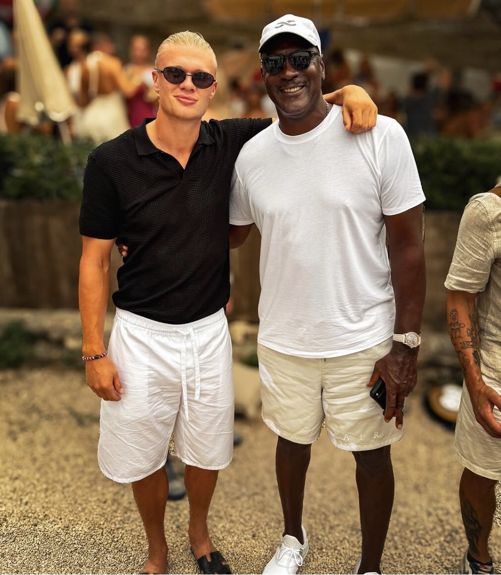 CelebsStatus's tweet photo. Erling Harland posted a picture on Instagram of him meeting Michael Jordan on vacation 

[#ErlingHarland #MichaelJordan] https://t.co/YsdV5iRRdY