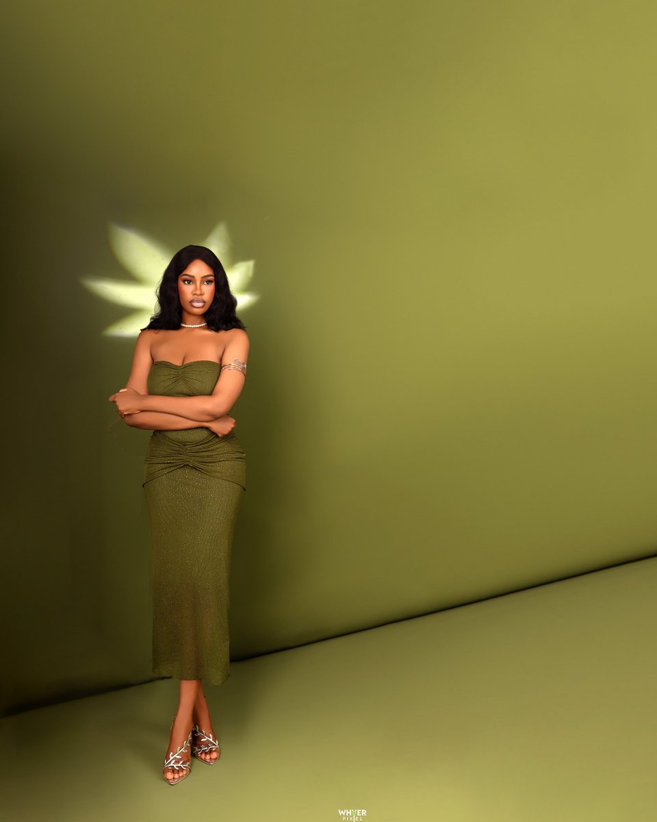 Femmy__Whyer's tweet photo. Green 💚 (cont')

Photographed by Whyer Pixel (me) 📸🐐 
Model: @grace https://t.co/aQLBdWt4n3