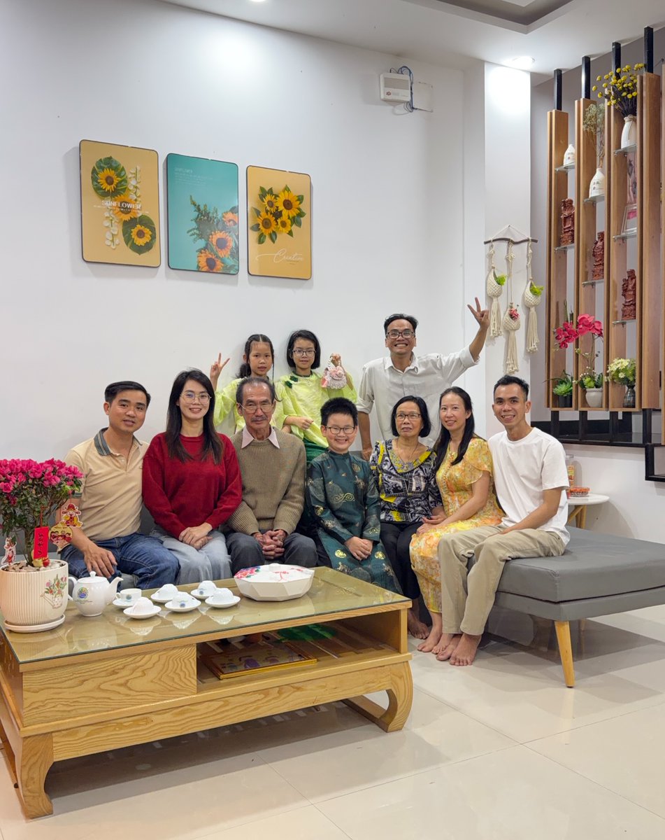 hung_tran26's tweet photo. Đúng kiểu tui không dám nói việc đi cà phê rì viu rì vủng là đam mê vì 2 chữ “đam mê” với mình nó lớn lắm,
với mình đơn giản chỉ là sở thích thôi, và thật may mắn sở thích này có thể giúp mình kiếm xiền hihi,… https://t.co/9hBbuLq8AC