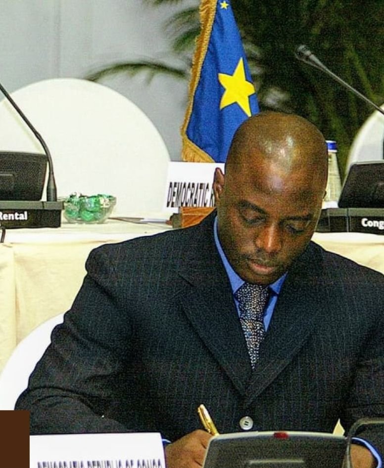 AnastaseGae5's tweet photo. Ce magicien avait une signature sur l'enterrement du Congo d'aujourd'hui🤭👇👇👇👇👇👇👇👇👇👇👇👇👇 https://t.co/7wt2mMIthv