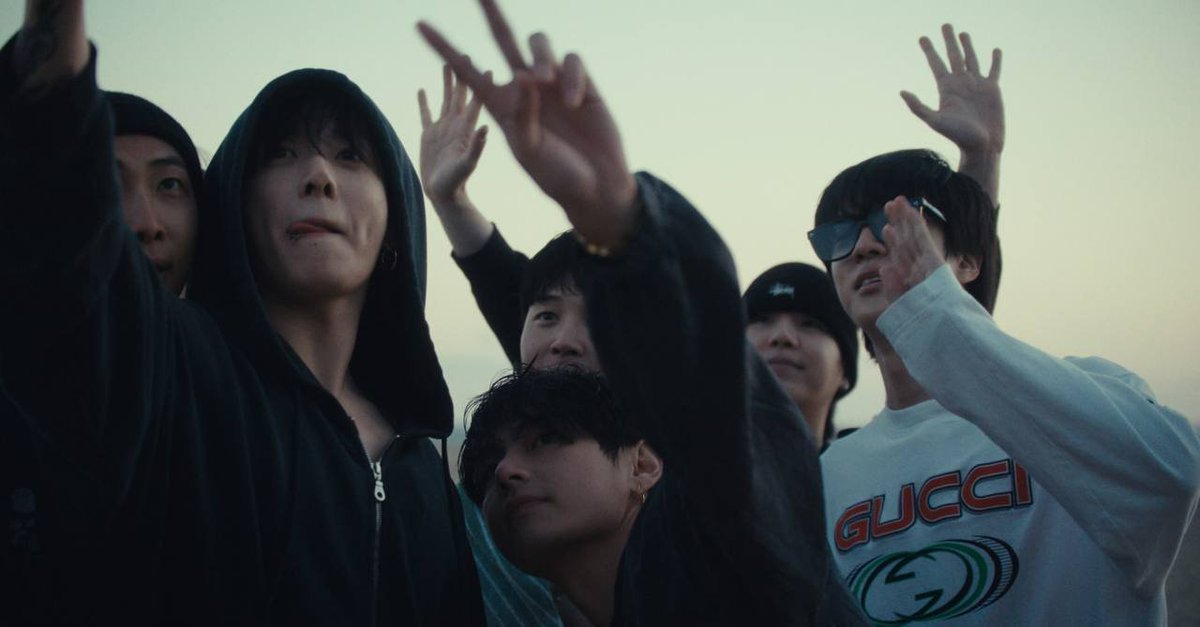 btswingsjm7's tweet photo. — El director Bao M Nguyen, BTS: The Return en Instagram:

Hace aproximadamente un año, comencé a documentar la reunión de BTS.

Descubrí no solo uno de los grupos más grandes del mundo, sino también a siete artistas que, a pesar de su increíble éxito, https://t.co/VknySUQWAI