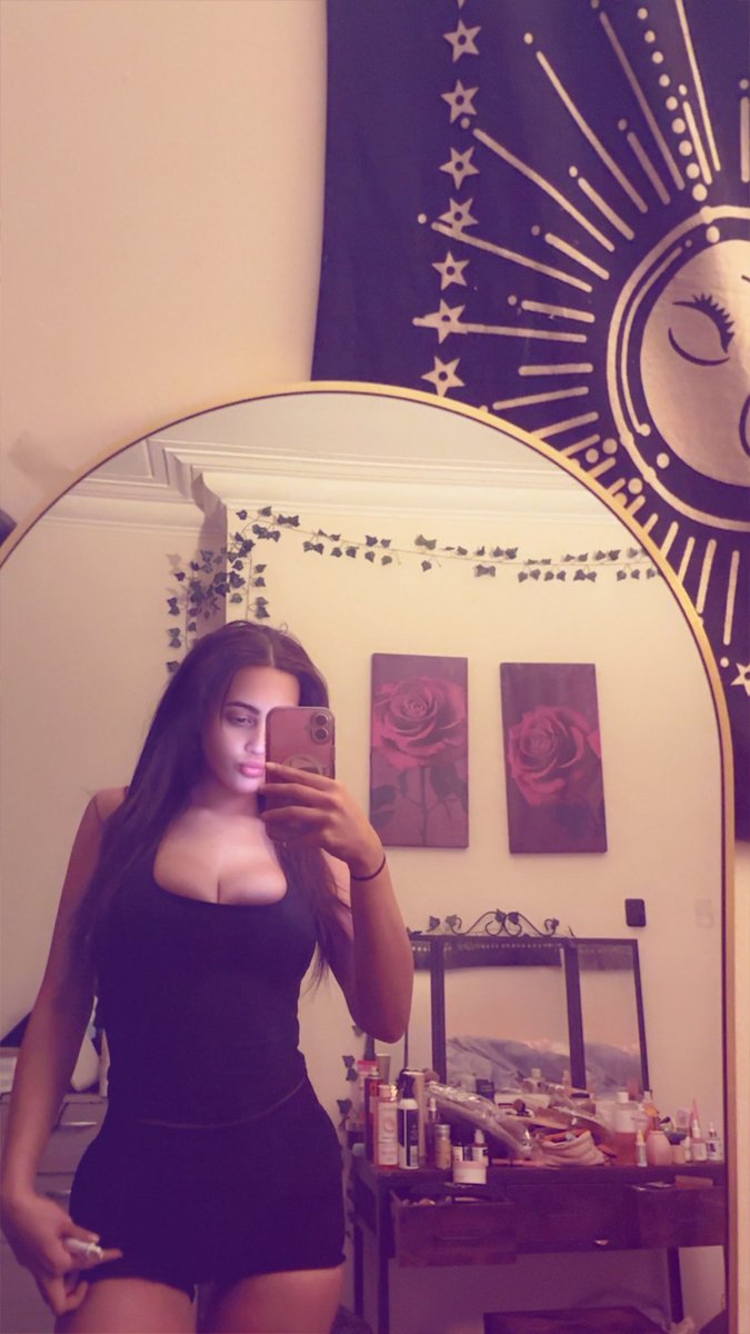 Elleshaaaa's tweet photo. who wants to pay for my nipple piercing? #paypig #ukseller https://t.co/QviQUorQle