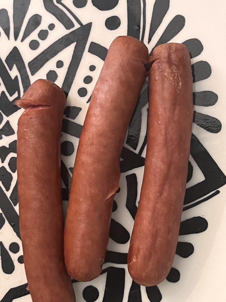 dsxlen's tweet photo. made sausages in the microwave and they look like theyre cucking the one on the left https://t.co/7UX1AoPHsx