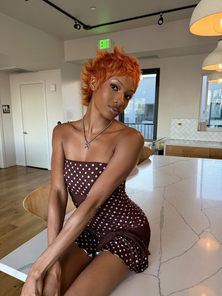ERISTHEPLANET's tweet photo. I seen them btches u was fw i look better https://t.co/RpMCSJNKxc