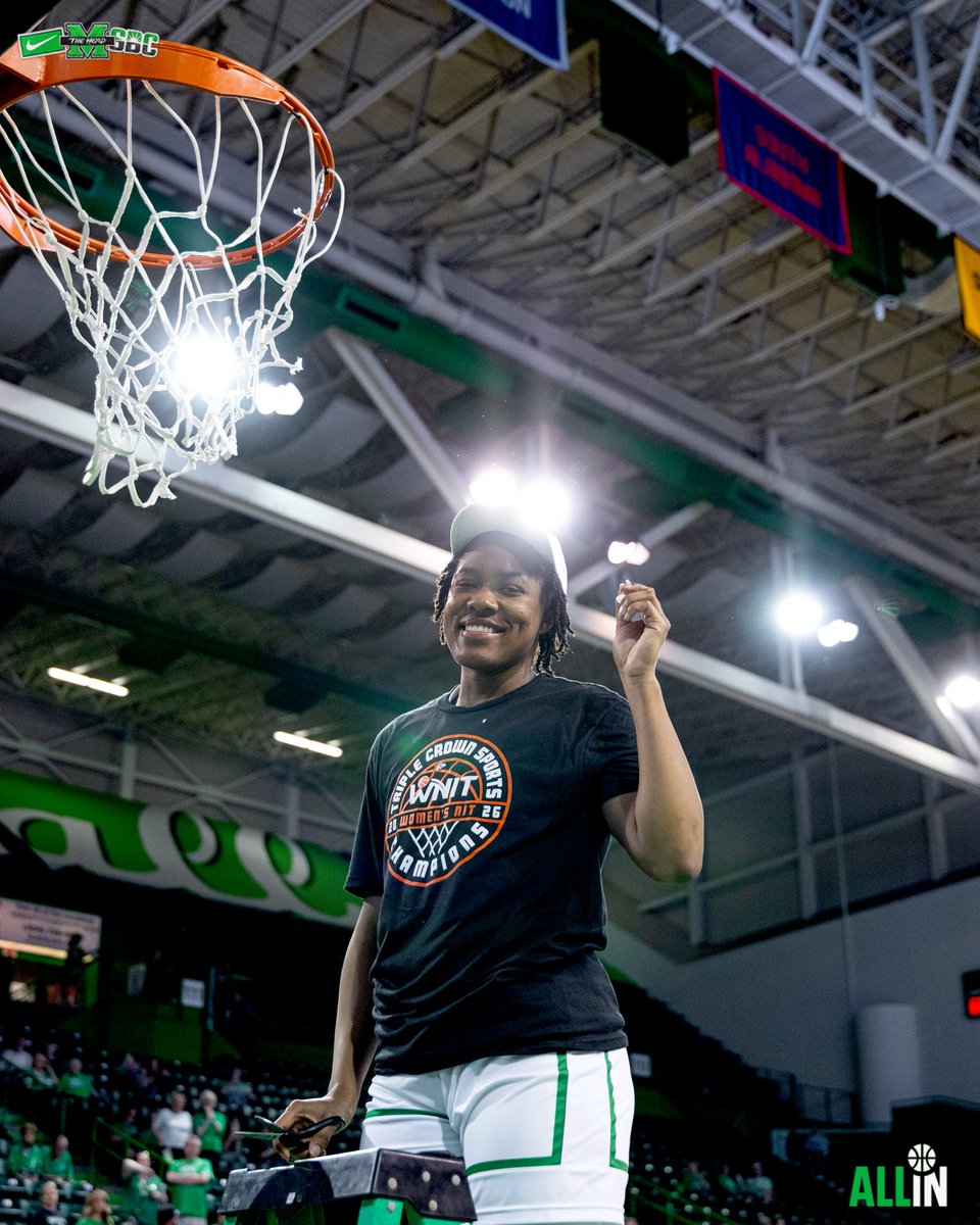 HerdWBB's tweet photo. Screaming Happy Birthday to @leyocha13 🎉🎂 https://t.co/bm4H3VSmkE