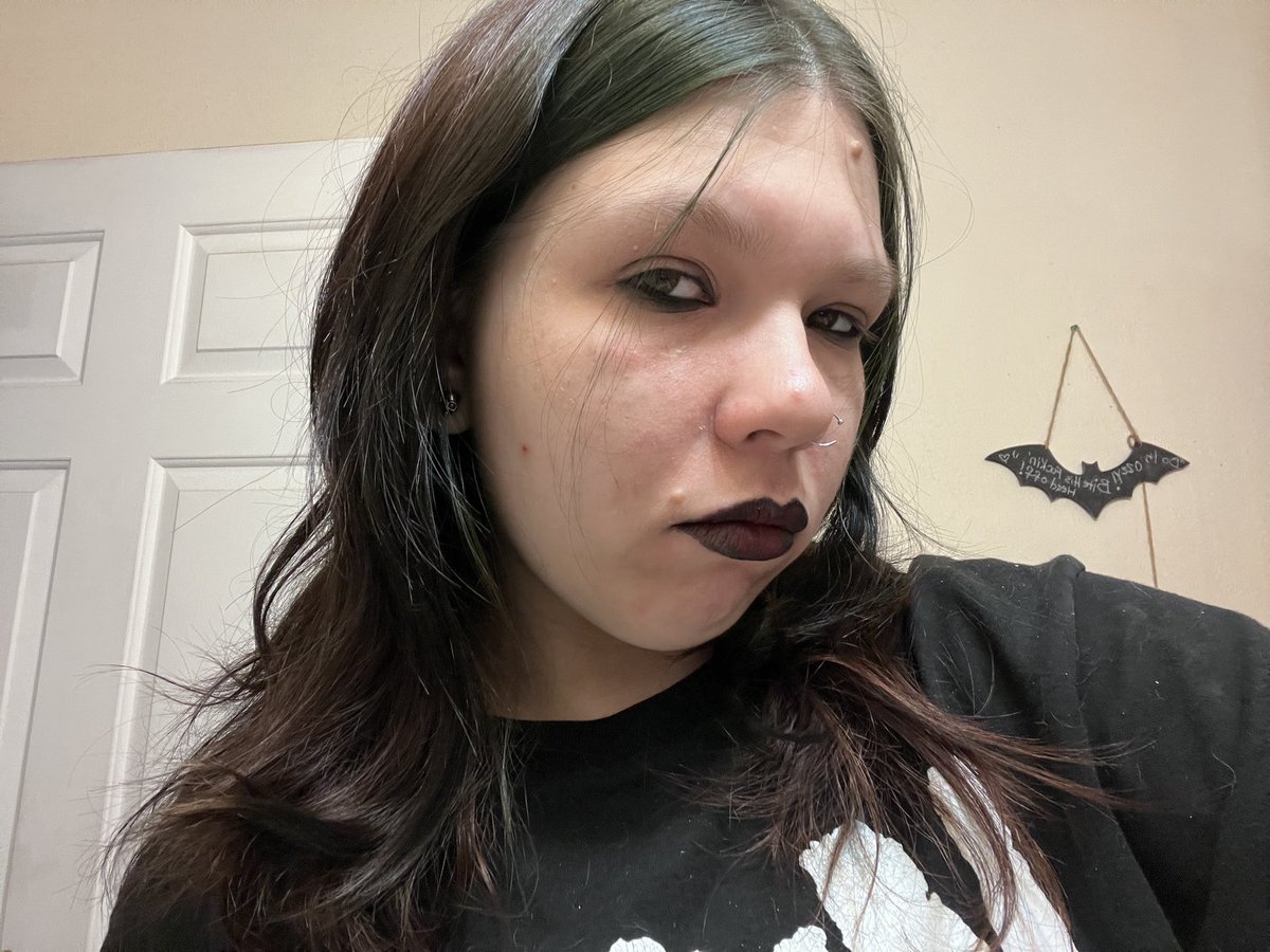 pixelbloodbathh's tweet photo. #promotwt ⊹ #moothunt #vrcnsfw #vrchat 

looking for moots?!?!!♡ 

 ✞ Emma | 20!! 
 ✞ she/her 
 ✞ Horror | gaming | music | stoner 
 ✞ Gym rat 🎧
 ✞ emo/goth 🦇
 ✞ 20+ !! ONLY MDNI!!!! 

✮ ↻ / ♡︎ moots! https://t.co/6b2Z84uZBv