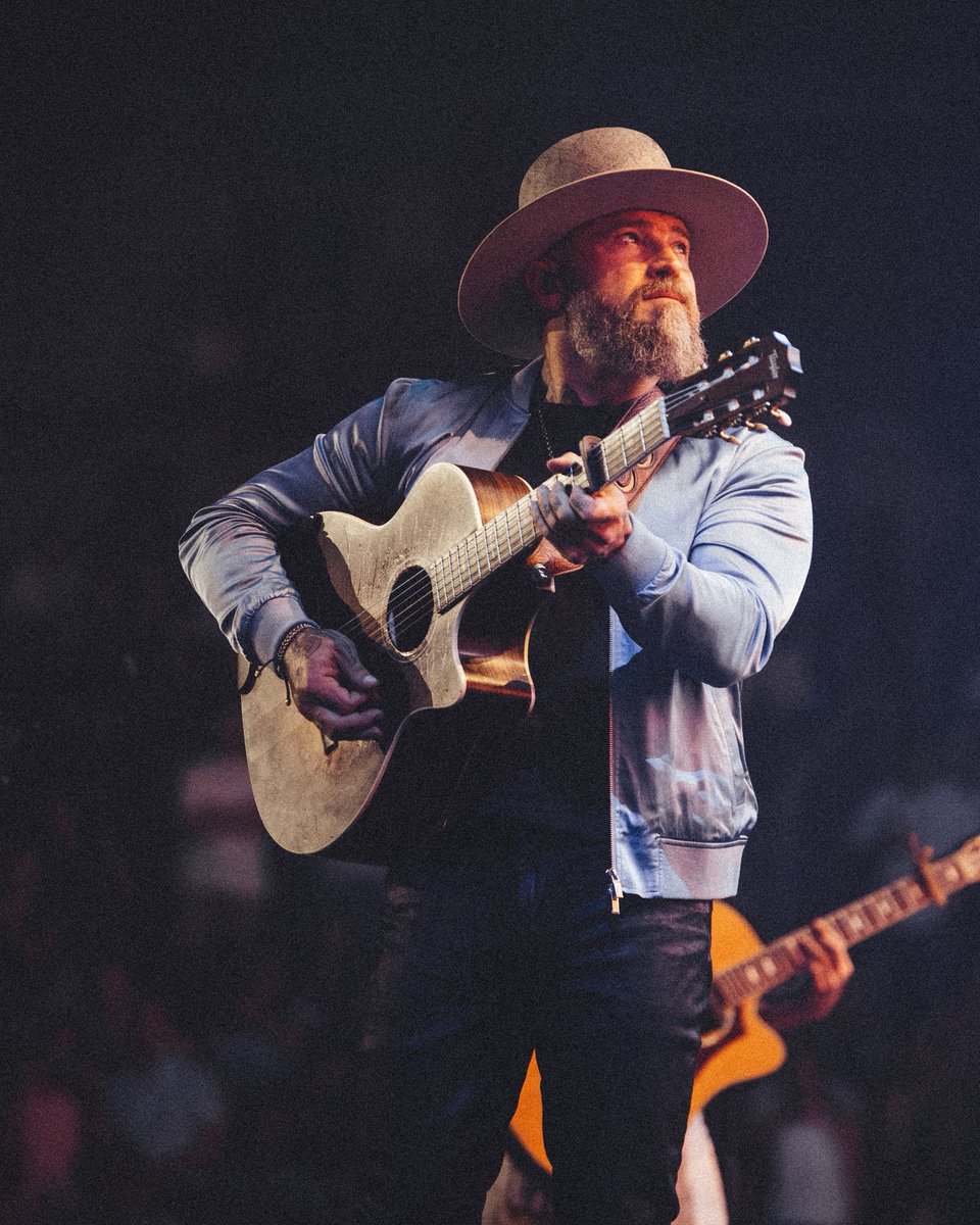 zacbrownband's tweet photo. Albany, thank you for singing every word with us last night. What was your favorite song of the night? https://t.co/biXAQV1fTR