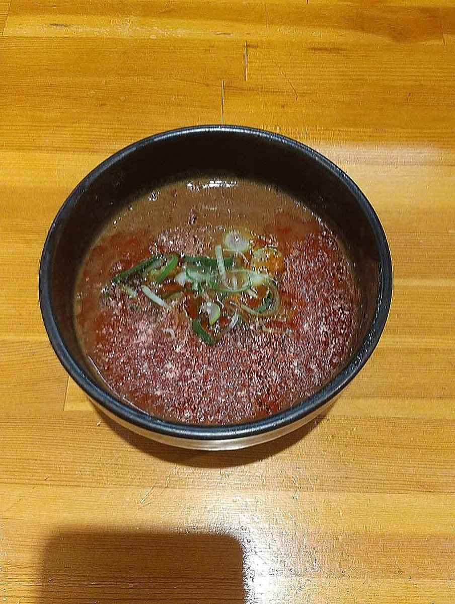 tukemen_enbu's tweet photo. おはようございます☀☔️
昨日は沢山のご来店ありがとうございます😭
昨日はら〜麺の麺が売り切れずつけ麺ばかりでした🤣
そしてつけ麺の麺の製麺を優先したのでら〜麺本日売り切れる可能性大です🙇
そして海老ラー油もかなりでたので杯数少なめです🙇
それでは本日もお待ちしております🍜 https://t.co/okBpCPMpZ3
