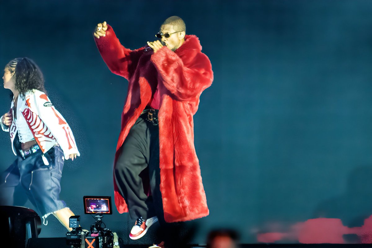shutter16's tweet photo. Usher and Chris Brown brought 🔥 to Charlotte! From timeless hits to incredible choreography, The R&amp;B Tour delivered a stadium spectacle at Bank of America Stadium.

📸 Full review &amp; exclusive gallery:
 https://t.co/ciPvUiYWNr
#Usher #ChrisBrown #TheRBTour #Charlotte #Shutter16 https://t.co/gH8u34MC7a