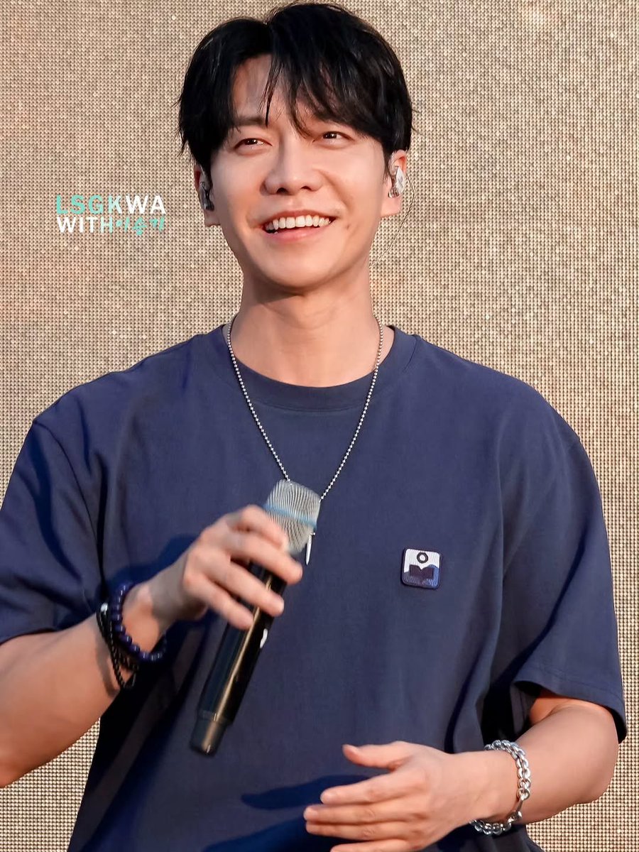 lsgphilippines's tweet photo. 080126 | lsgkwa instagram 

More photos of Lee Seung Gi as guest singer for Busan North Port Ocean SUP Festa 🌊 🤩

1/3
#LEESEUNGGI #이승기 https://t.co/CPkZV1igfM