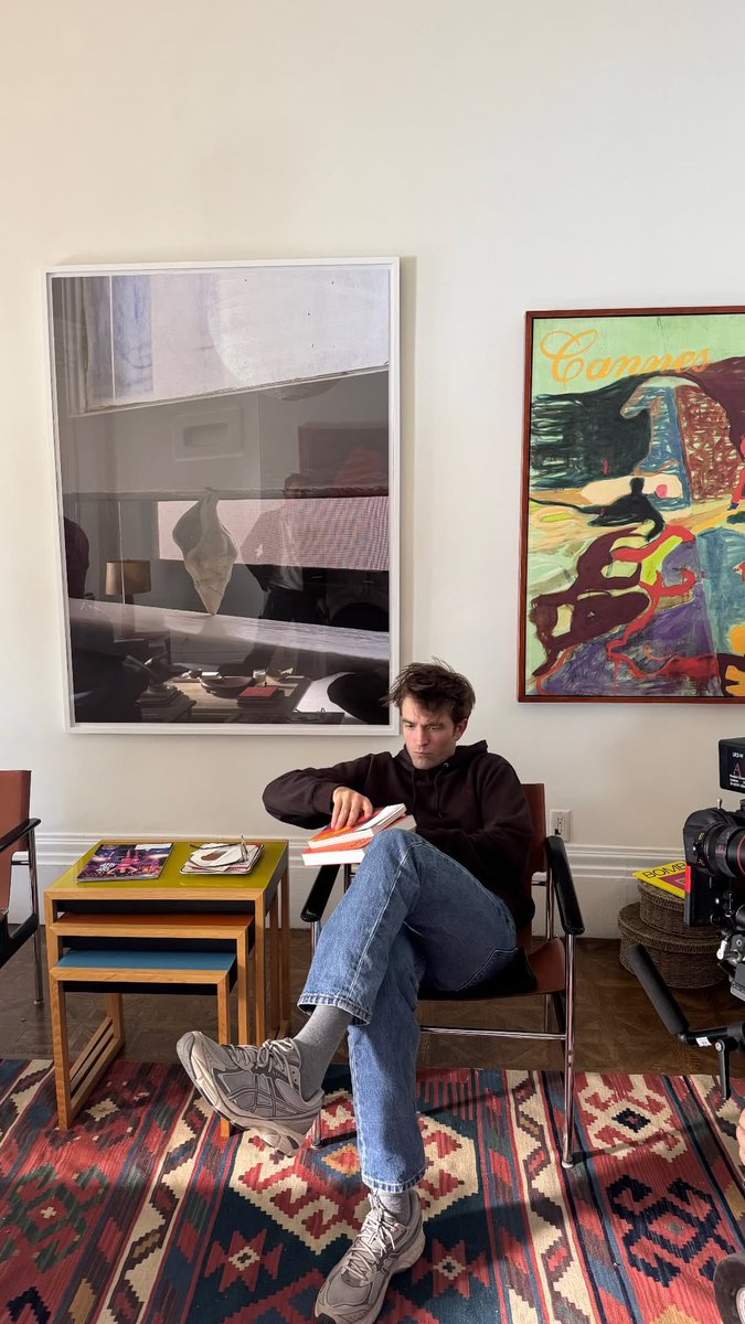 pattinsonphotos's tweet photo. New behind-the-scenes photos of Robert Pattinson in THE DRAMA, shared by director Kristoffer Borgli. https://t.co/BnkRXoFb3U