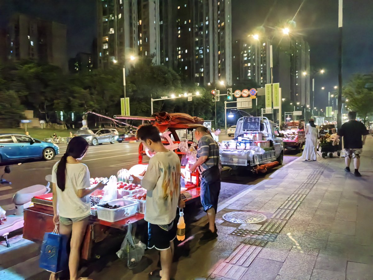 avila73852's tweet photo. Craving late-night street snack vibes  Hot crispy fried skewers with sweet-savory sauce, perfect for chilling on the roadside! https://t.co/Eo8Dzl7sZ2