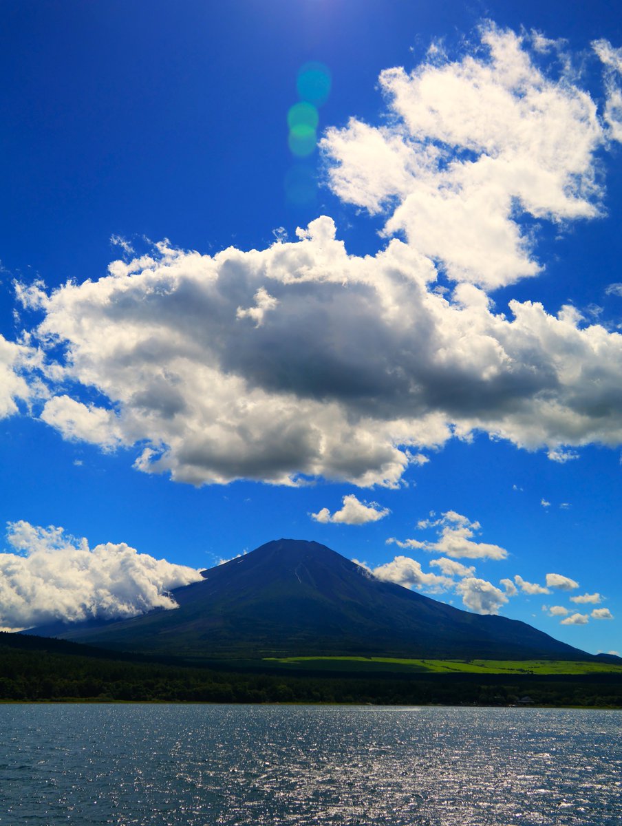 shiawasenitui's tweet photo. 特徴的な面白い雲と富士山。

2026/07/29 14:00～14:50
#MtFuji #雲友の会 #JapanTravel https://t.co/f4tsCwwXvw