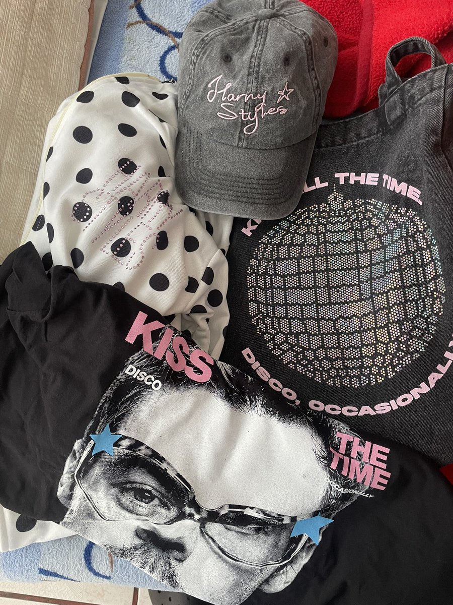 _louisrockerito's tweet photo. te amo merch pirata, nunca cambies 🤍 https://t.co/LYtGUFmia0