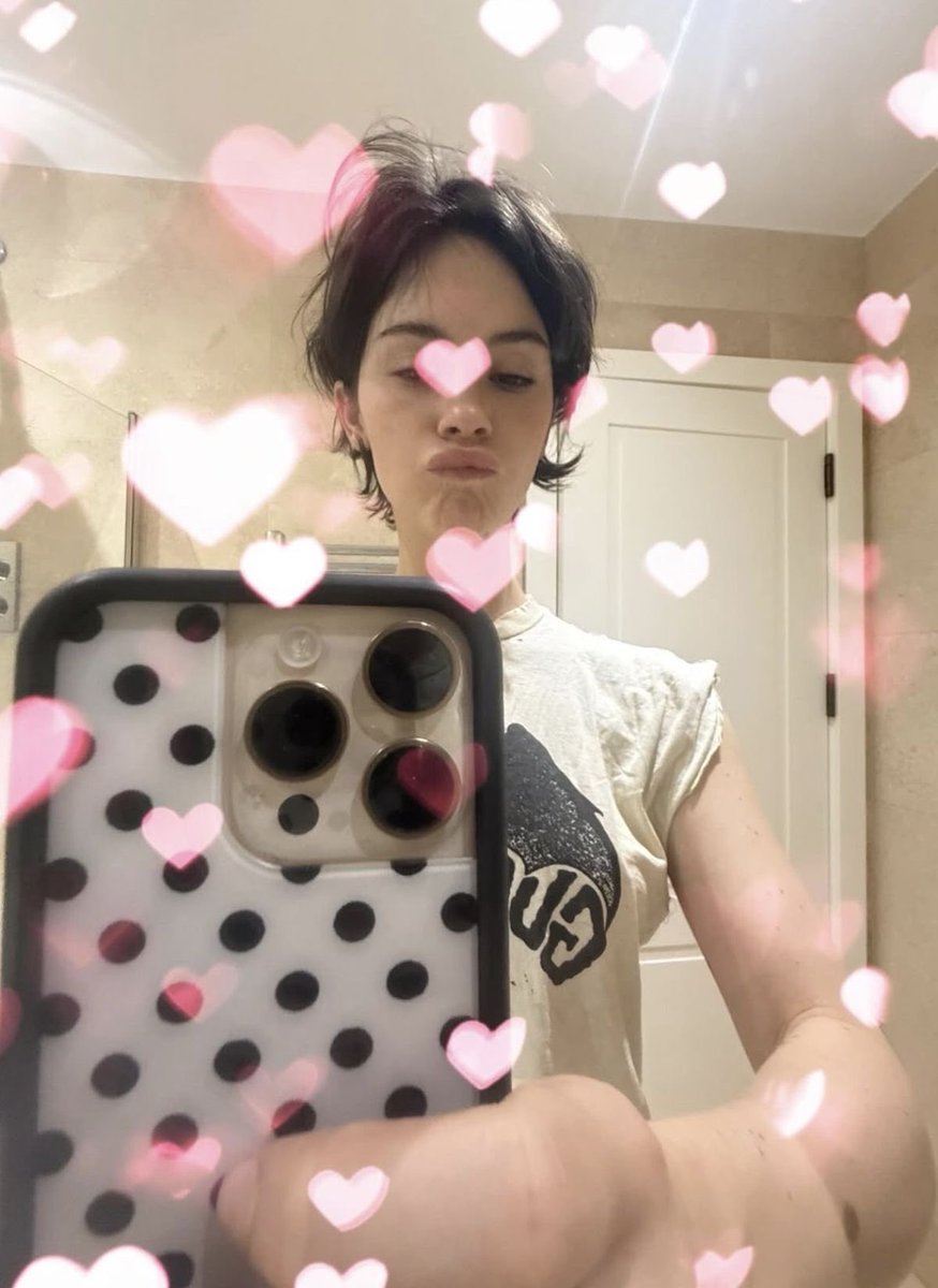 cominuprosess's tweet photo. i’ve been running around in circles, pretending to be myself ⊹ ࣪ ˖ ໒꒱ https://t.co/wXuB8fhBPG