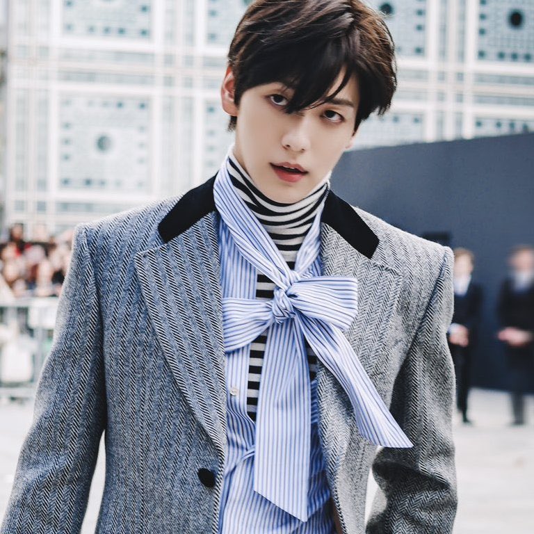 pqperthin's tweet photo. We should really talk about this look way more than we do https://t.co/RfdEN5NCnC