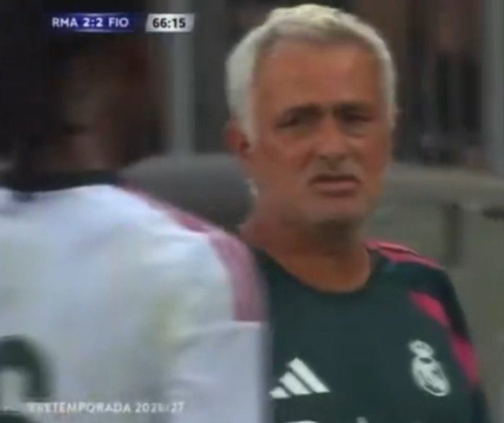 7lbie's tweet photo. وجه مورينهو وهو ينظر لكامفينغا هو نفس وجه كل جماهير ريال مدريد https://t.co/ZuawGfSXUW