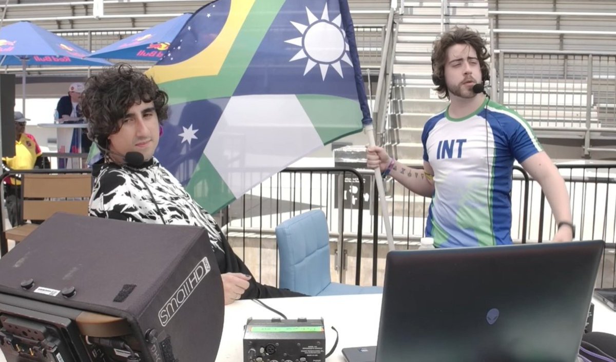 bobonilson's tweet photo. a bandeira do time internacional do streamer games eh mt foda ta putamerda https://t.co/I3nA9thm3p