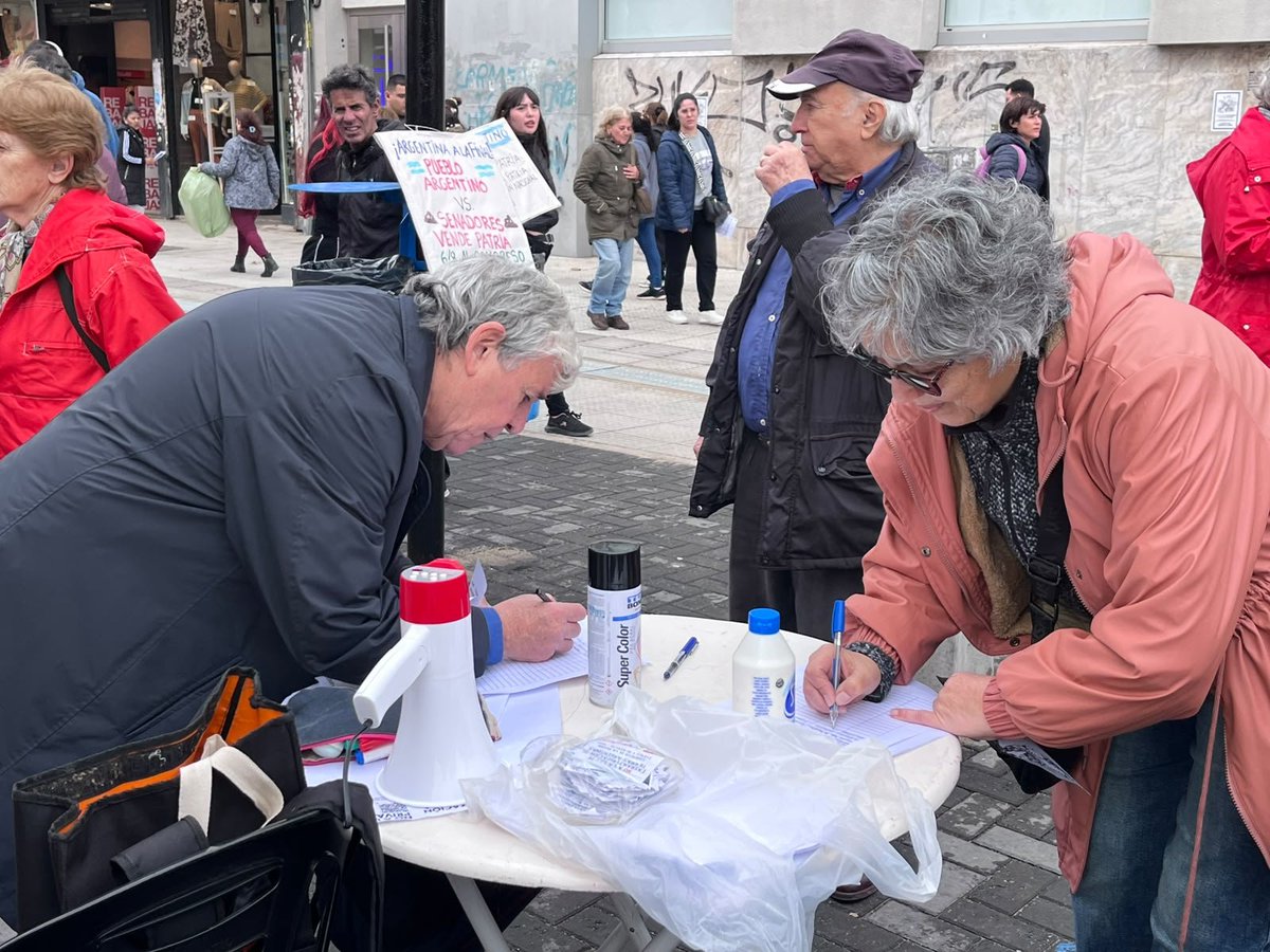 LomasSuteba's tweet photo. 🇦🇷 Defendamos la tierra, el agua y la soberanía. ¡No a la extranjerización! ✊

✊ La tierra y el agua no se venden. ¡Nos vemos el 6/8 en el Congreso!
#sutebalomasdezamora 
#somossuteba https://t.co/ct3MPZUWao