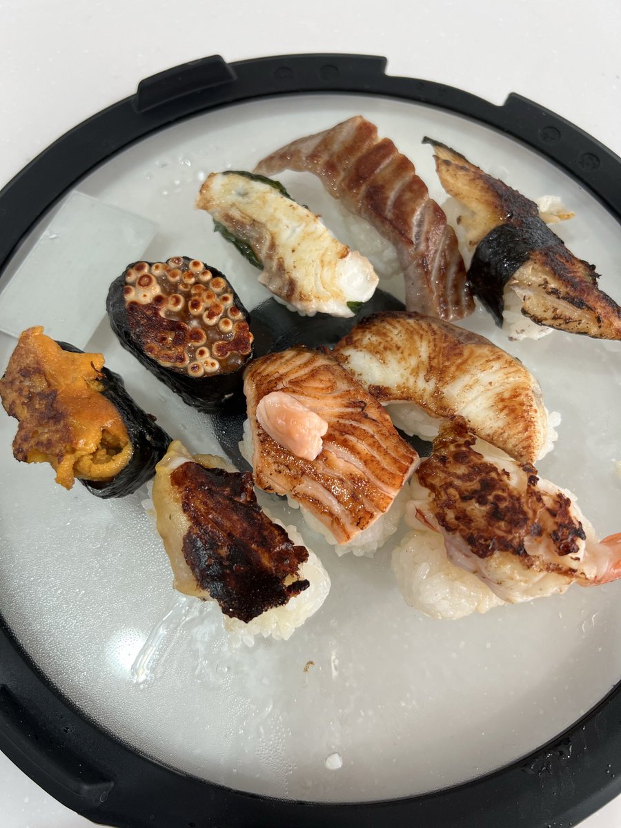 eittp1's tweet photo. これは浜焼きみたいで美味かった！！🫪🫪

一応冷蔵庫に入れてたものの賞味期限が12時間切れてて迷った挙句寿司の形のまま焼くことにした寿司！ https://t.co/9dufZEyBbJ
