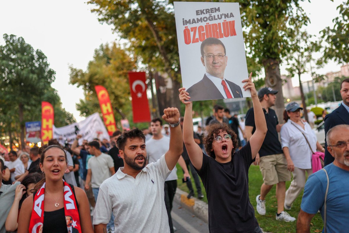 cm_aydin's tweet photo. 500 gündür yaşadıklarımızı tarih yazacak, gençlik Türkiye'ye yeni bir sayfa açacak.

Biz buradayız, milletin yanıbaşındayız!

📍Beylikdüzü https://t.co/4hJL3b82WO