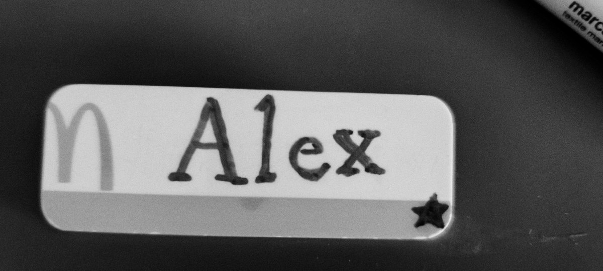 AlexcocaChanAC's tweet photo. @McDonalds 🧂💨🚪🍔 https://t.co/KSV70AW92i