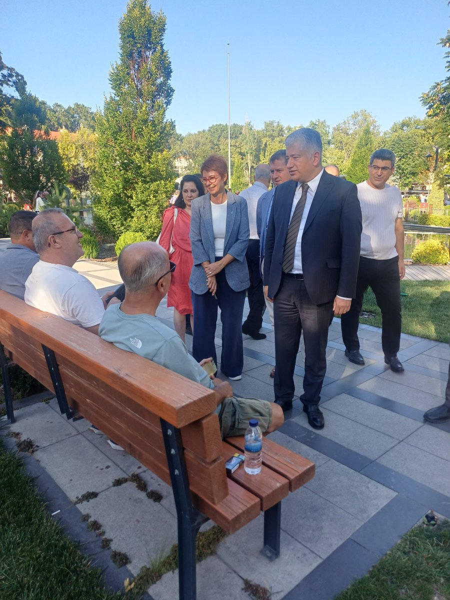 devaankarada's tweet photo. Saraçoğlu’nda kıymetli hemşehrilerimizle bir araya geldik. Adana Milletvekilimiz Sn. Sadullah Kısacık, Ankara İl Başkanımız Sn. Elçin Gülören, ilçe başkanlarımız ve teşkilat mensuplarımızla birlikte halkımızın istek ve taleplerini dinledik. 

Yorgunluğun ve umutsuzluğun hakim olduğu bu zor dönemde halkımızın sorularını tek tek yanıtlayan Sayın Milletvekilimiz, halkımızın omuzundaki yükü hafifletmek için sahada olmaya devam edeceğimizi belirterek, "Siz yeter ki umudunuzu kaybetmeyin, biz sizin için mücadeleyi sonuna kadar sürdüreceğiz" sözleriyle kararlılığımızı vurguladı.