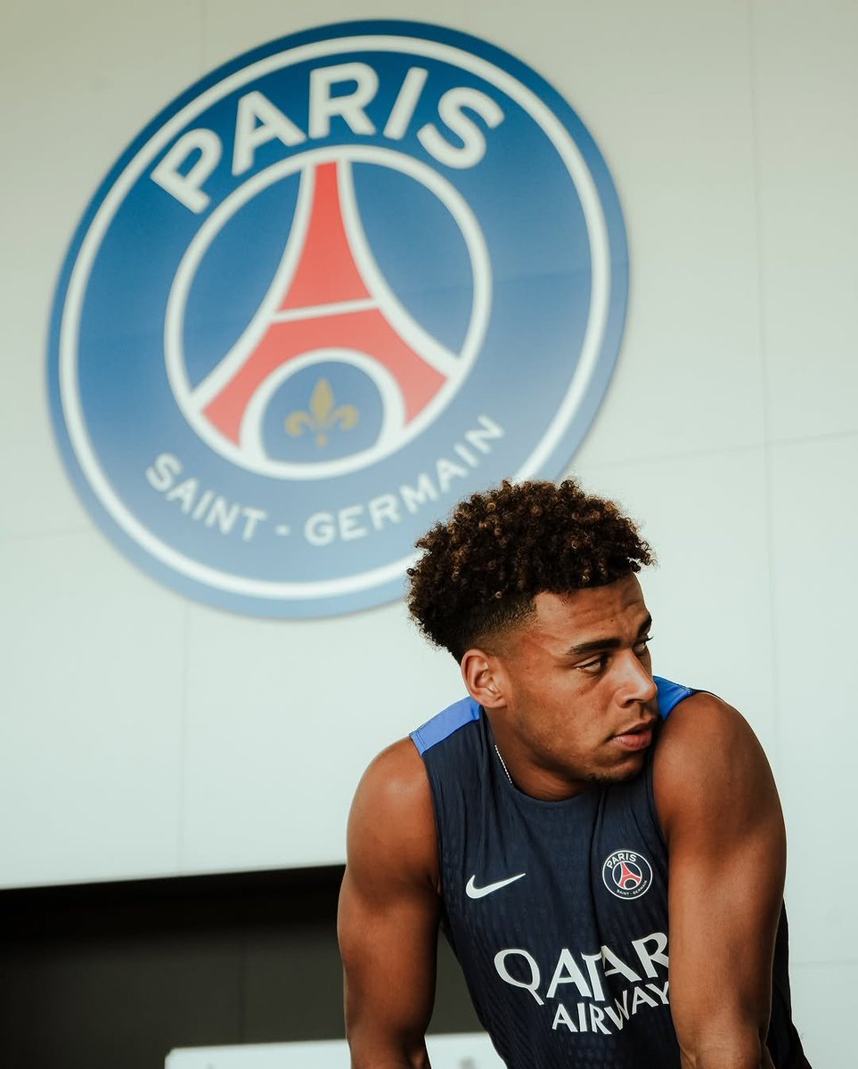 desiredoue_fc's tweet photo. We are ready ❤️💙 #PSG https://t.co/JJdH6YRBuq