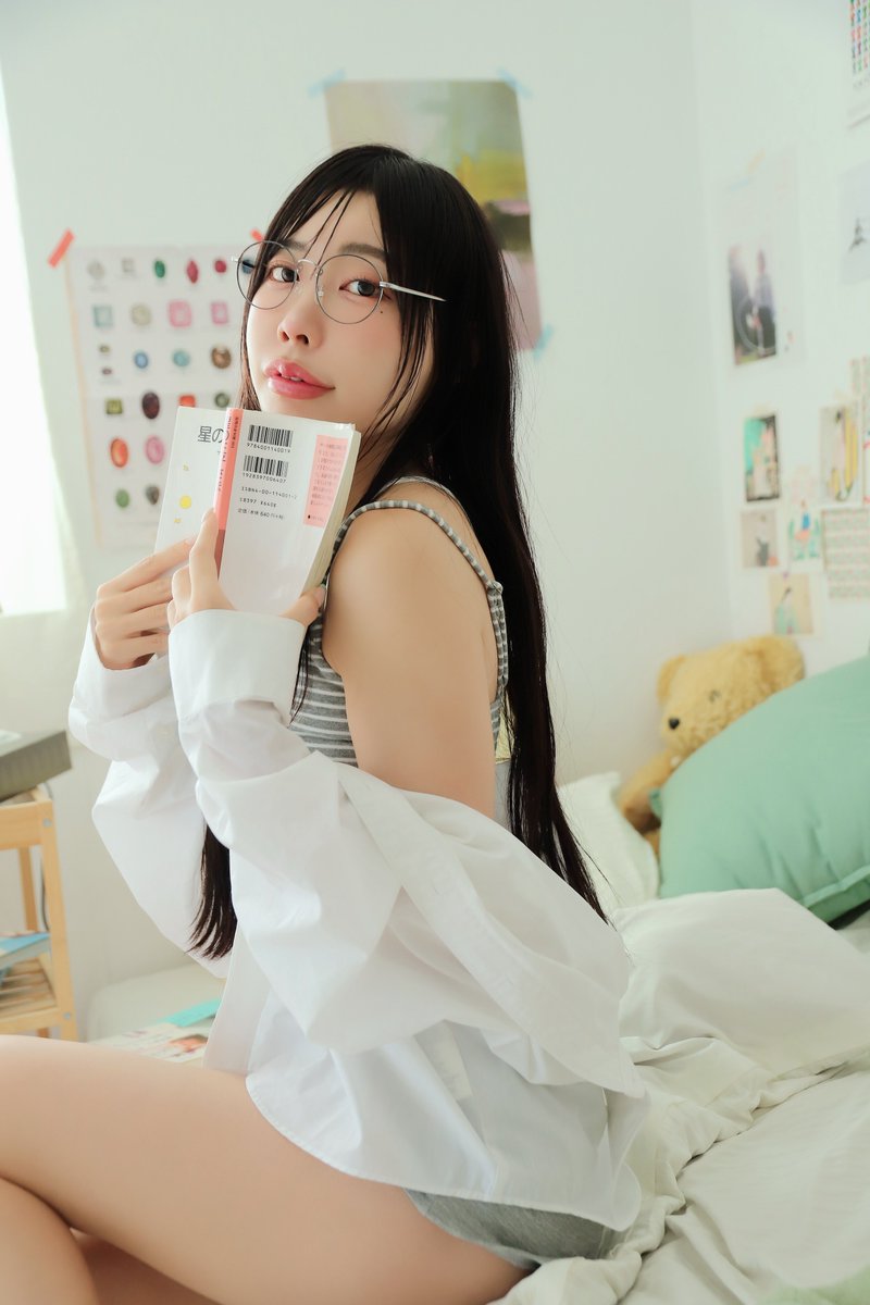 まるページ♡ 何読んでる📕？ ゆまるさん- ̗̀📷 ̖́- @nnn_ttt44 #ポートレート #ゆま企画