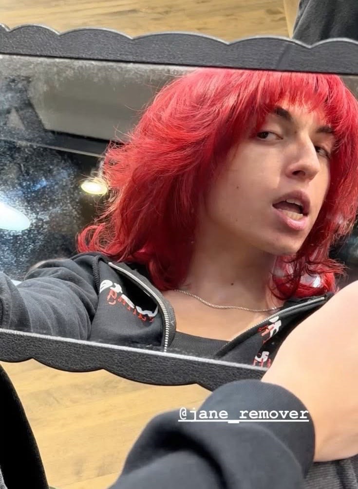 ashtonremoved's tweet photo. i need to get like an in depth bleach because this is the goal. i dyed my hair around this time last year red and i need this color https://t.co/xAgBdwELkQ