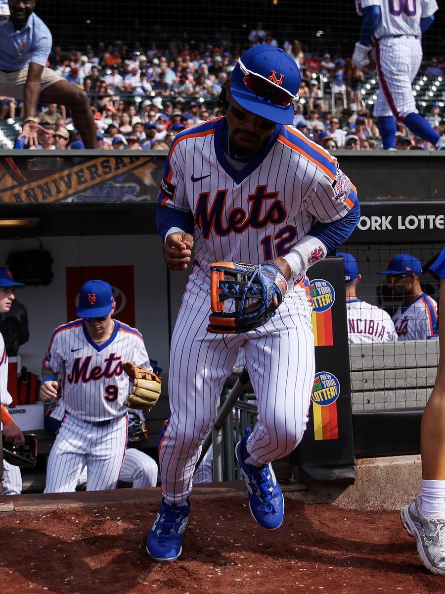 Mets's tweet photo. Throwback threads >> https://t.co/knUQHubWwa
