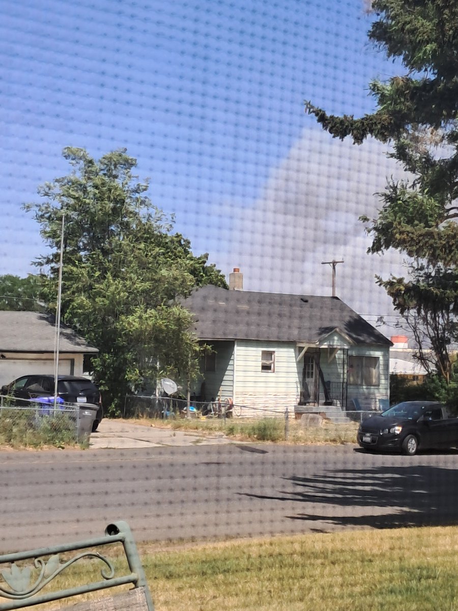 r_dix333's tweet photo. @muthaPNW Out my window. Fire is blowing towards Spokane. https://t.co/p13Kpe1ipH