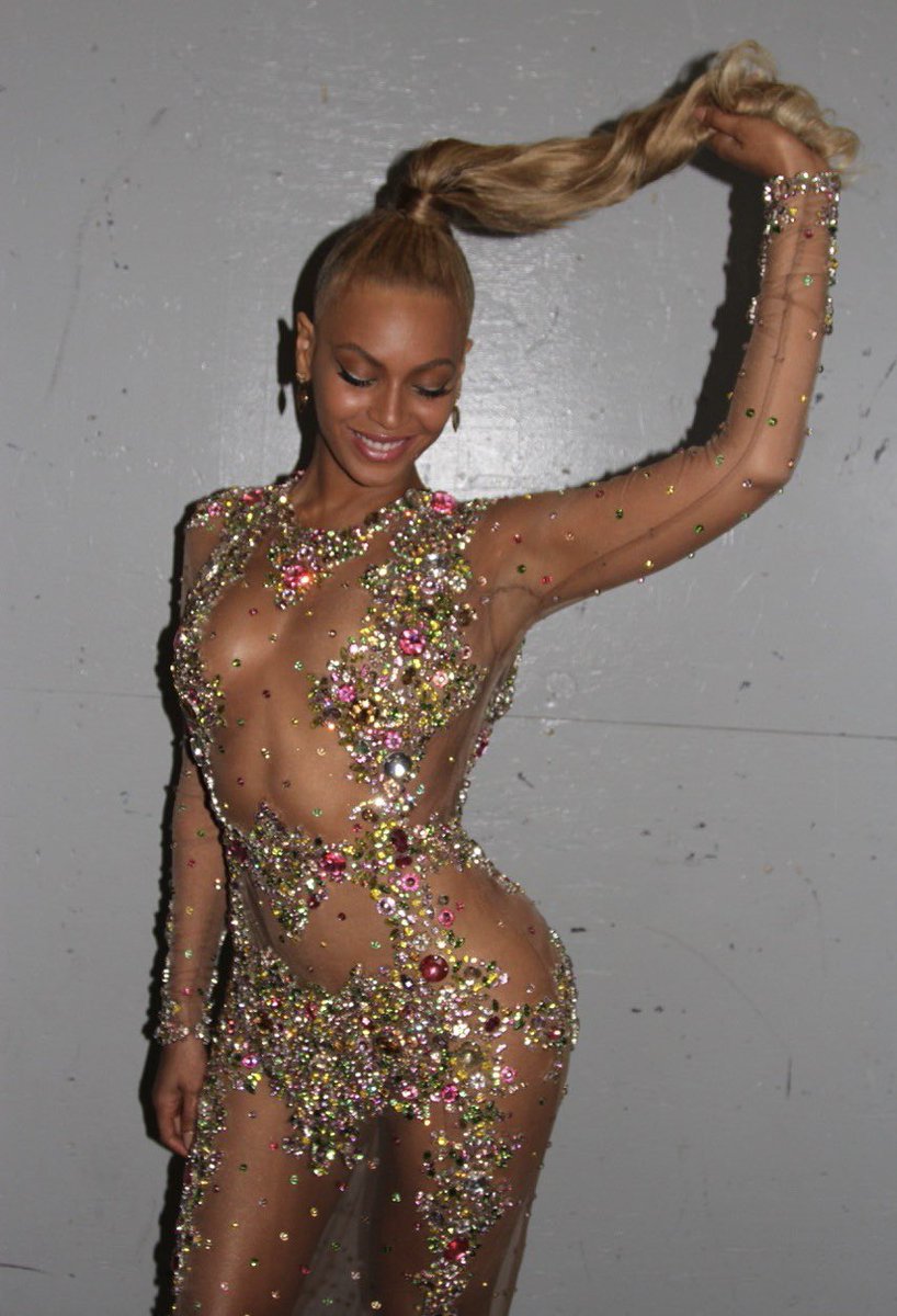 Beyoncé Outfits ❤︎₊ ⊹ tweet media