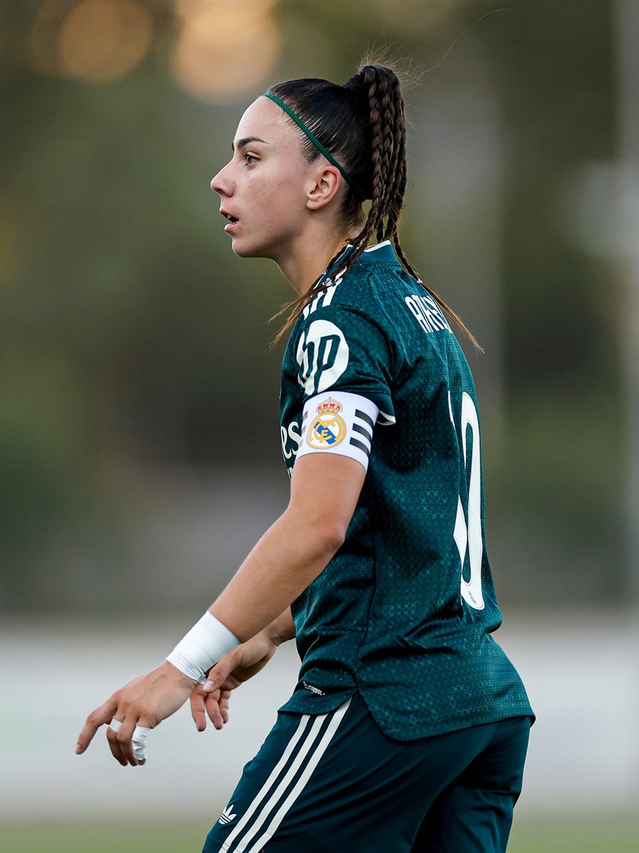RooLega28's tweet photo. RT @realmadridfem: 👊 ¡VAMOS EQUIPO! https://t.co/d7oU9ESQN7
