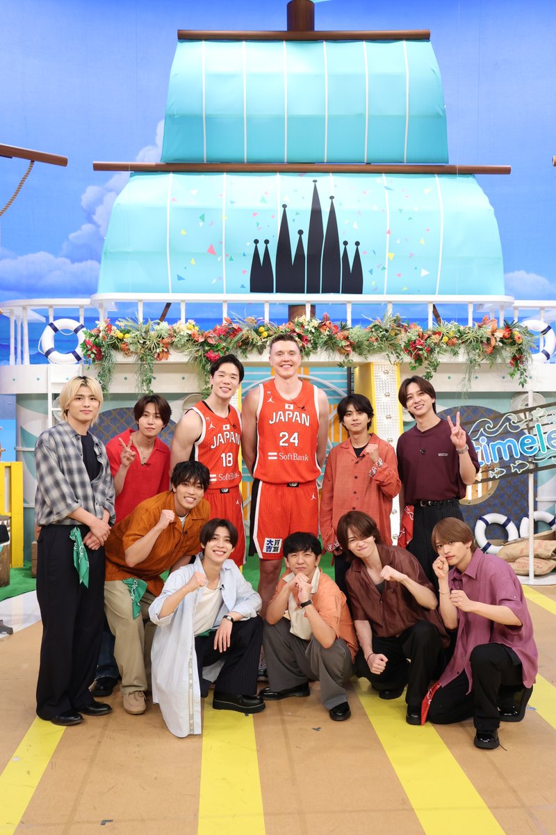 timeleszfamilia's tweet photo. ＼⋱🏰このあと14時から放送🌟⋰／

夏のどんぶり祭🍚🔥
￣V￣￣￣￣￣￣￣￣
🏀┋バスケ日本代表が緊急参戦！
🥁┋名店に丼はある？なし？
💪┋絶品丼をかけて真剣勝負！

#ジョシュ・ホーキンソン 選手
#馬場雄大 選手
と2チームに分かれてガチンコ対決💥

一緒に楽しむ準備はOK？🙌
OKの方は『🏀』で教えてください✨

#timeleszファミリア