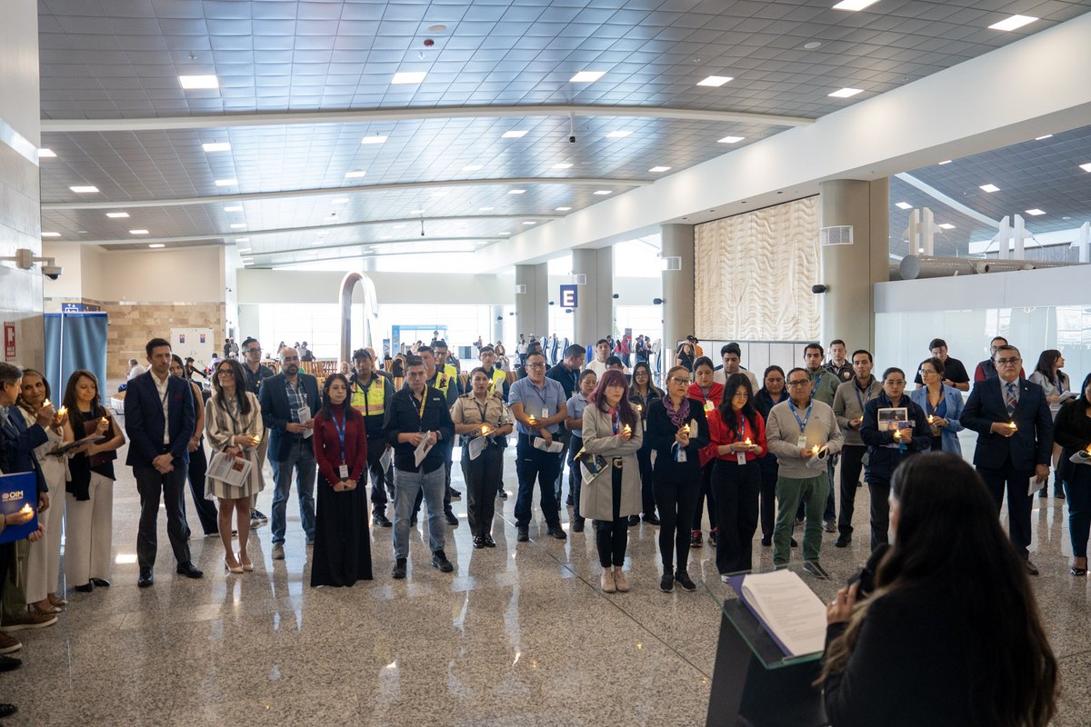 OIMEcuador's tweet photo. ✨ En el marco del Día Mundial Contra La #TrataDePersonas, realizamos una vigilia por las y los sobrevivientes de este delito en las instalaciones del Aeropuerto Internacional de Quito.

Reafirmando el compromiso de sus las y los participantes de combatir este delito. https://t.co/KL85PTnnvp