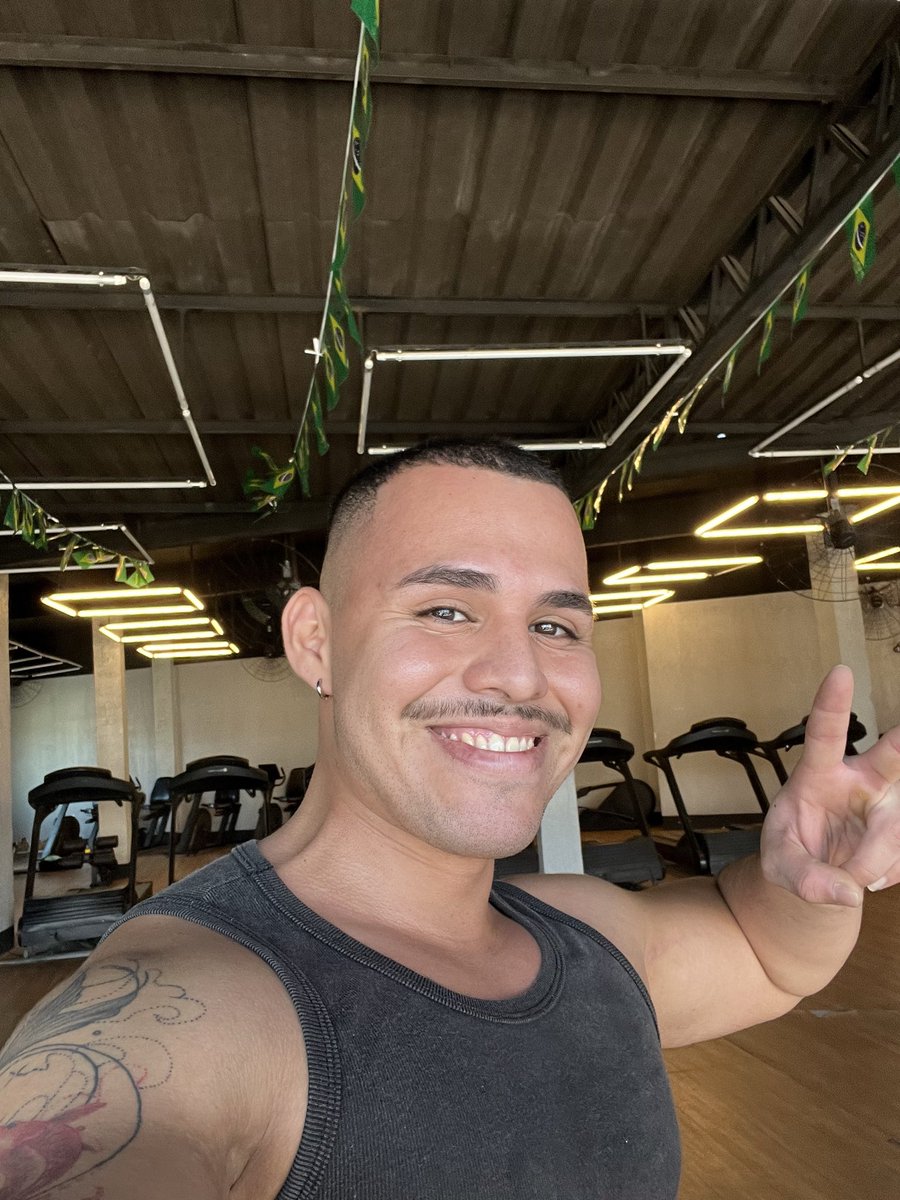 br3nnuuu's tweet photo. Os bocão é pura genética https://t.co/WJKuStg0Nh