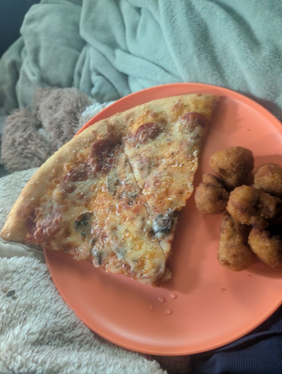 Lodestarsys's tweet photo. Food break cause I'm fat https://t.co/hp1KufVqYR