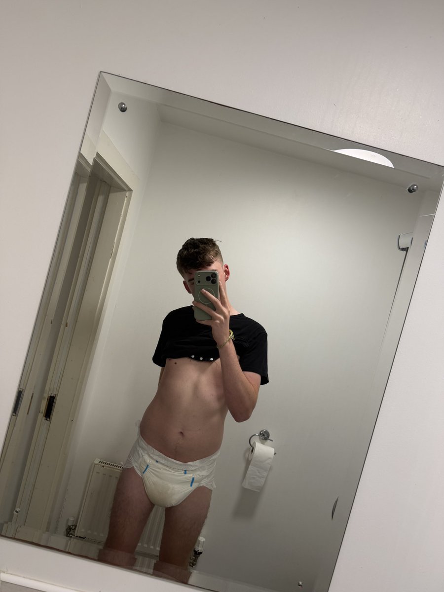 abdlnic's tweet photo. Well that was one full pamp 🤭

Who’d want to see me changing myself?

#abdl #abdlboy #diaper #diaperboy #diapermess https://t.co/nvp44QxRX5
